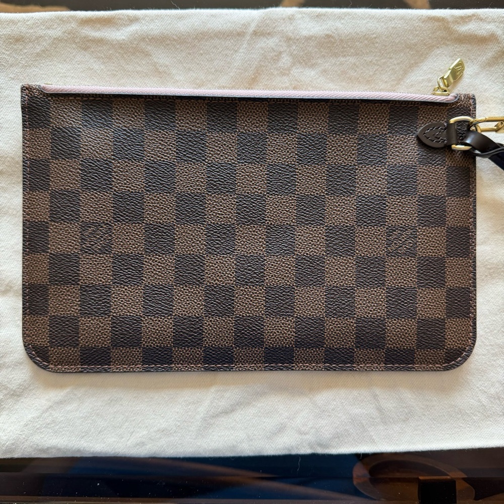 Louis Vuitton neverfull mm pouch
